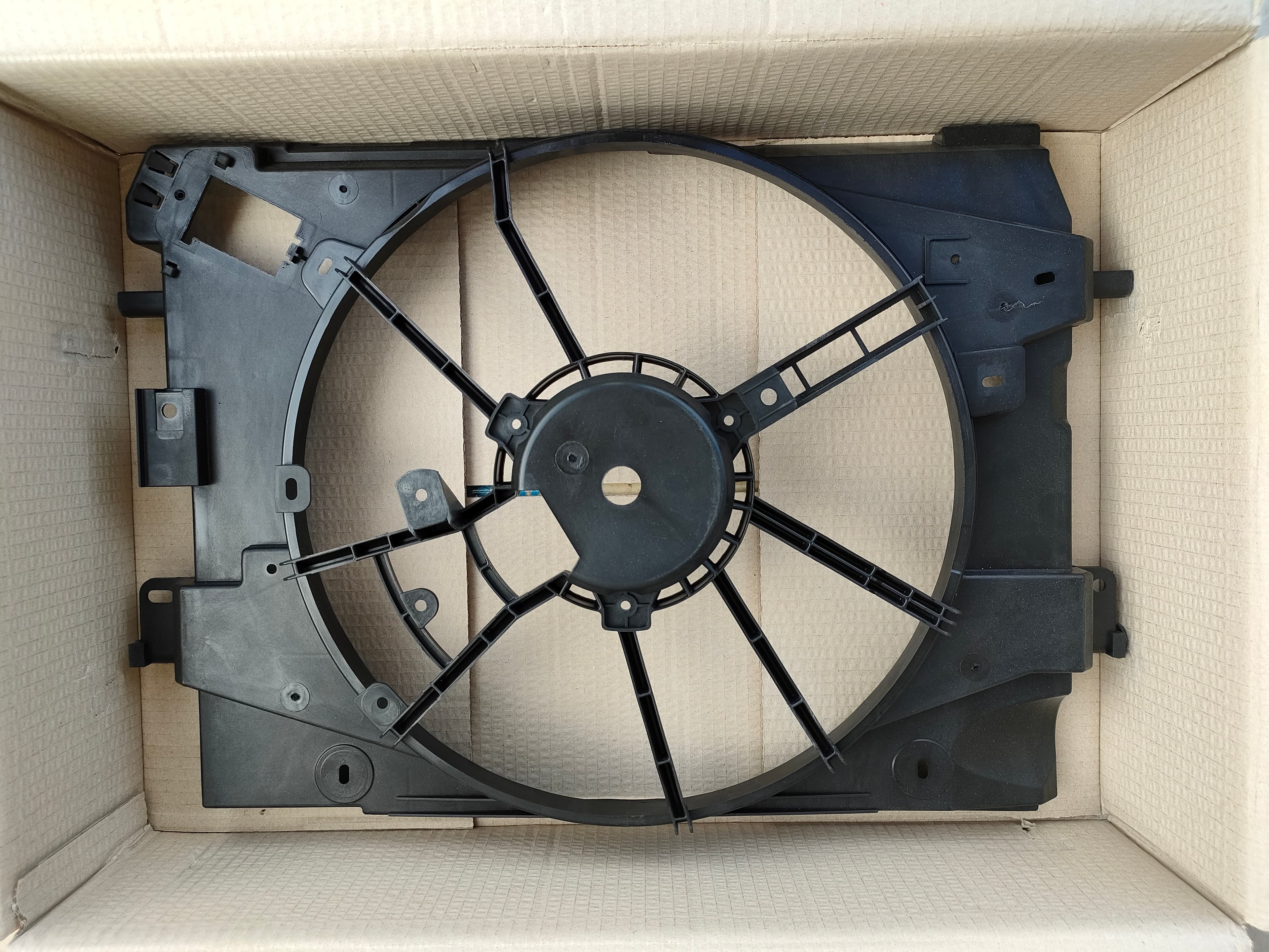 Cage  Ventilateur de radiateur du moteur (Origine Renault)